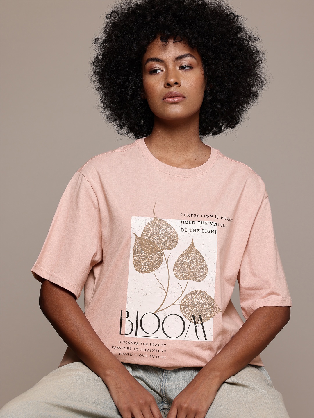 The Roadster Lifestyle Co. Printed Drop-Shoulder Sleeves Pure Cotton Oversized T-shirt, Rose
The Roadster Lifestyle Co. Printed Drop-Shoulder Sleeves Pure Cotton Oversized T-shirt, Rose