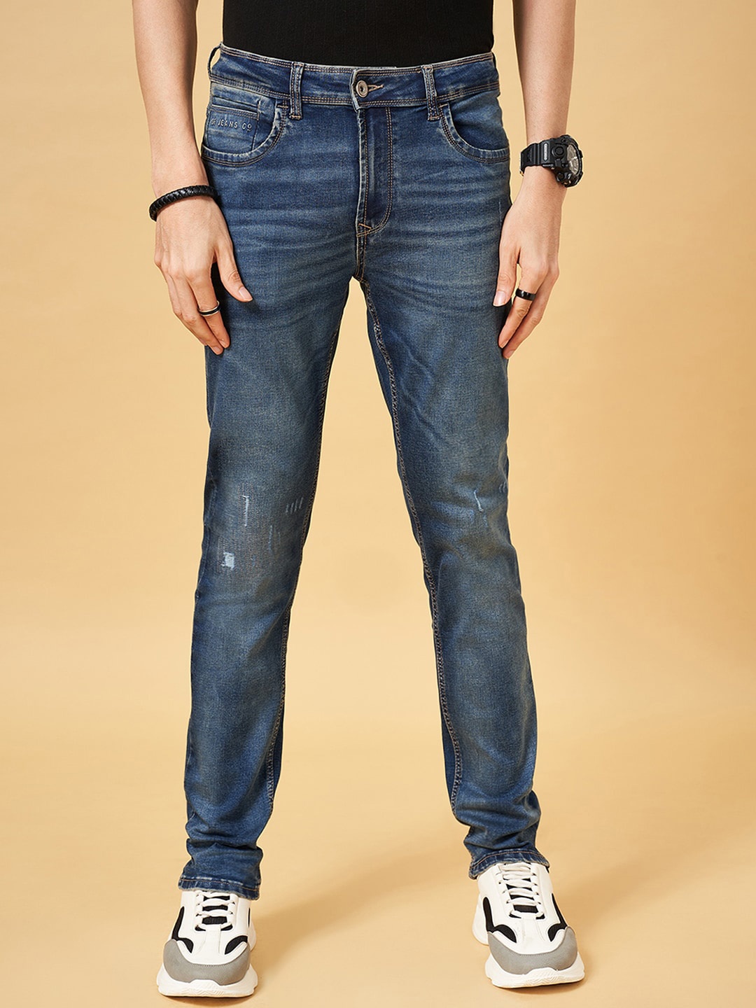 SF JEANS by Pantaloons Men Slim Fit Low Distress Light Fade Whiskers Stretchable Jeans, Blue
SF JEANS by Pantaloons Men Slim Fit Low Distress Light Fade Whiskers Stretchable Jeans, Blue