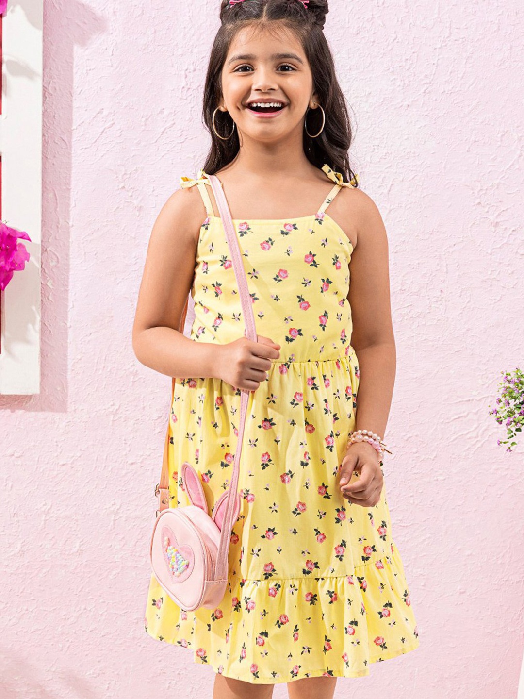 Hola Bonita Girls Floral Printed Shoulder Straps Smocked Pure Cotton Fit & Flare Dress, Yellow
Hola Bonita Girls Floral Printed Shoulder Straps Smocked Pure Cotton Fit & Flare Dress, Yellow