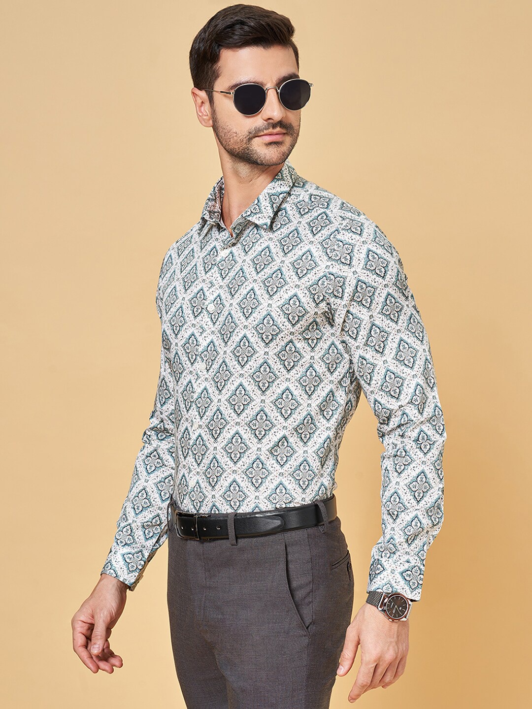 Peregrine by Pantaloons Ethnic Printed Slim Fit Cotton Opaque Casual Shirt, Off white
Peregrine by Pantaloons Ethnic Printed Slim Fit Cotton Opaque Casual Shirt, Off white