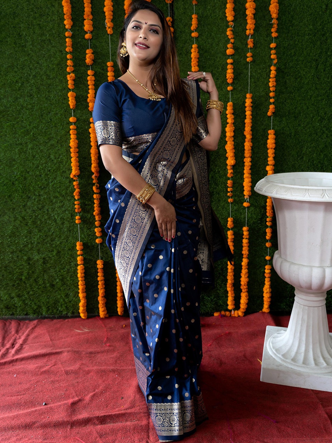 Royal Rajgharana Saree Ethnic Motifs Woven Design Zari Pure Silk Banarasi Sarees, Navy blue
Royal Rajgharana Saree Ethnic Motifs Woven Design Zari Pure Silk Banarasi Sarees, Navy blue