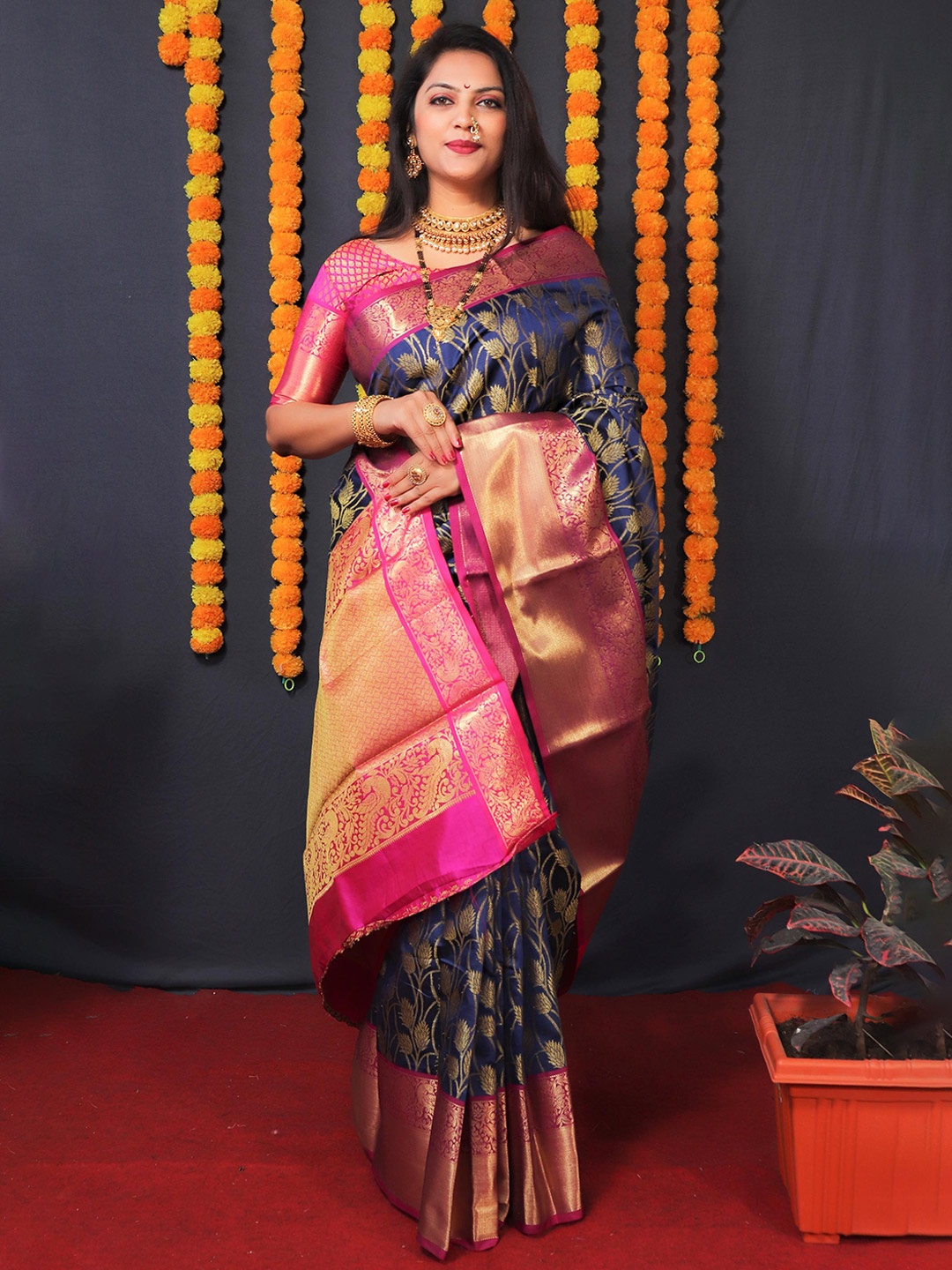 Royal Rajgharana Saree Ethnic Motifs Woven Design Zari Pure Silk Banarasi Saree, Navy blue
Royal Rajgharana Saree Ethnic Motifs Woven Design Zari Pure Silk Banarasi Saree, Navy blue