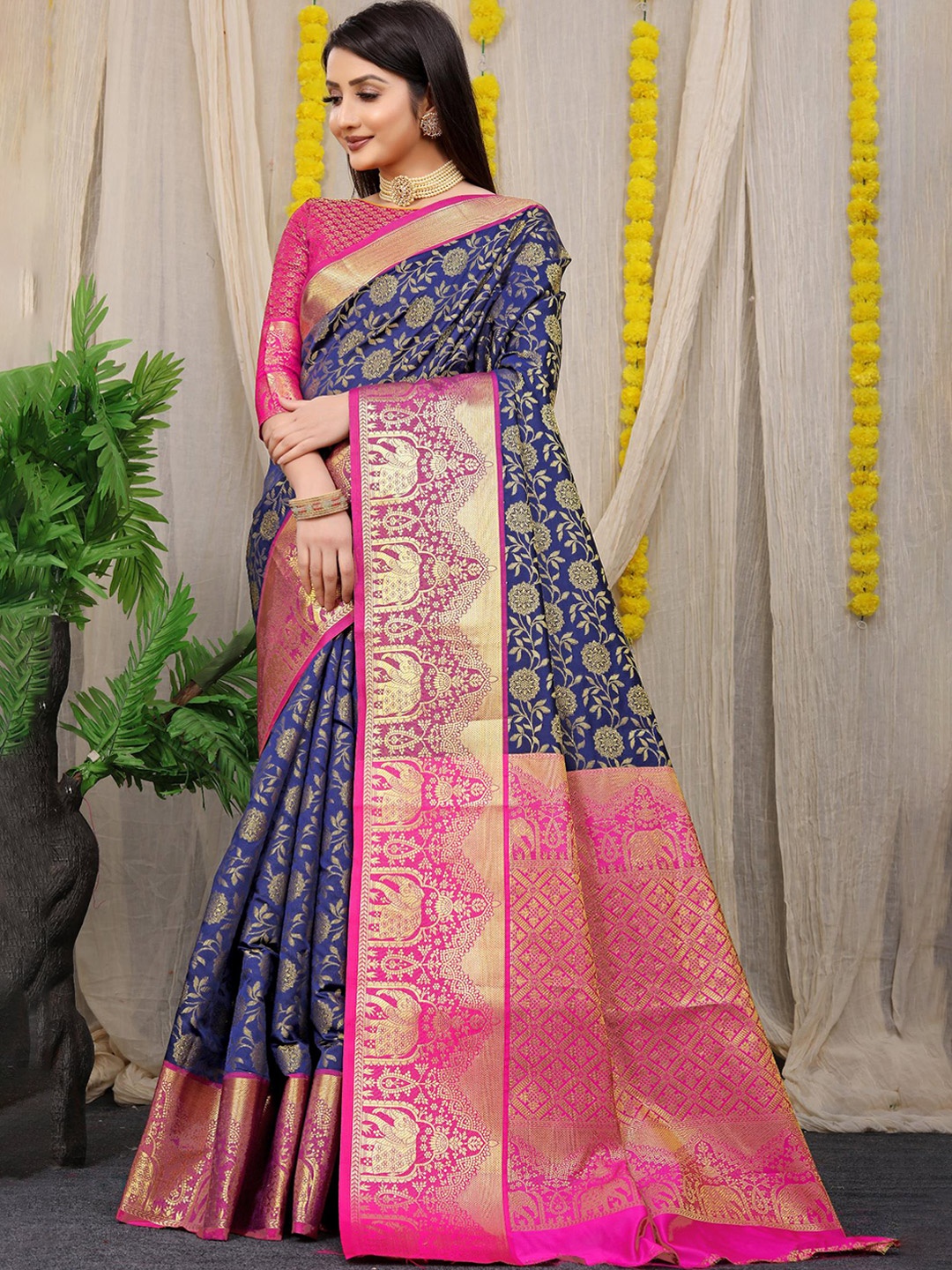 Royal Rajgharana Saree Ethnic Motifs Woven Design Zari Silk Cotton Kanjeevaram Saree, Blue
Royal Rajgharana Saree Ethnic Motifs Woven Design Zari Silk Cotton Kanjeevaram Saree, Blue