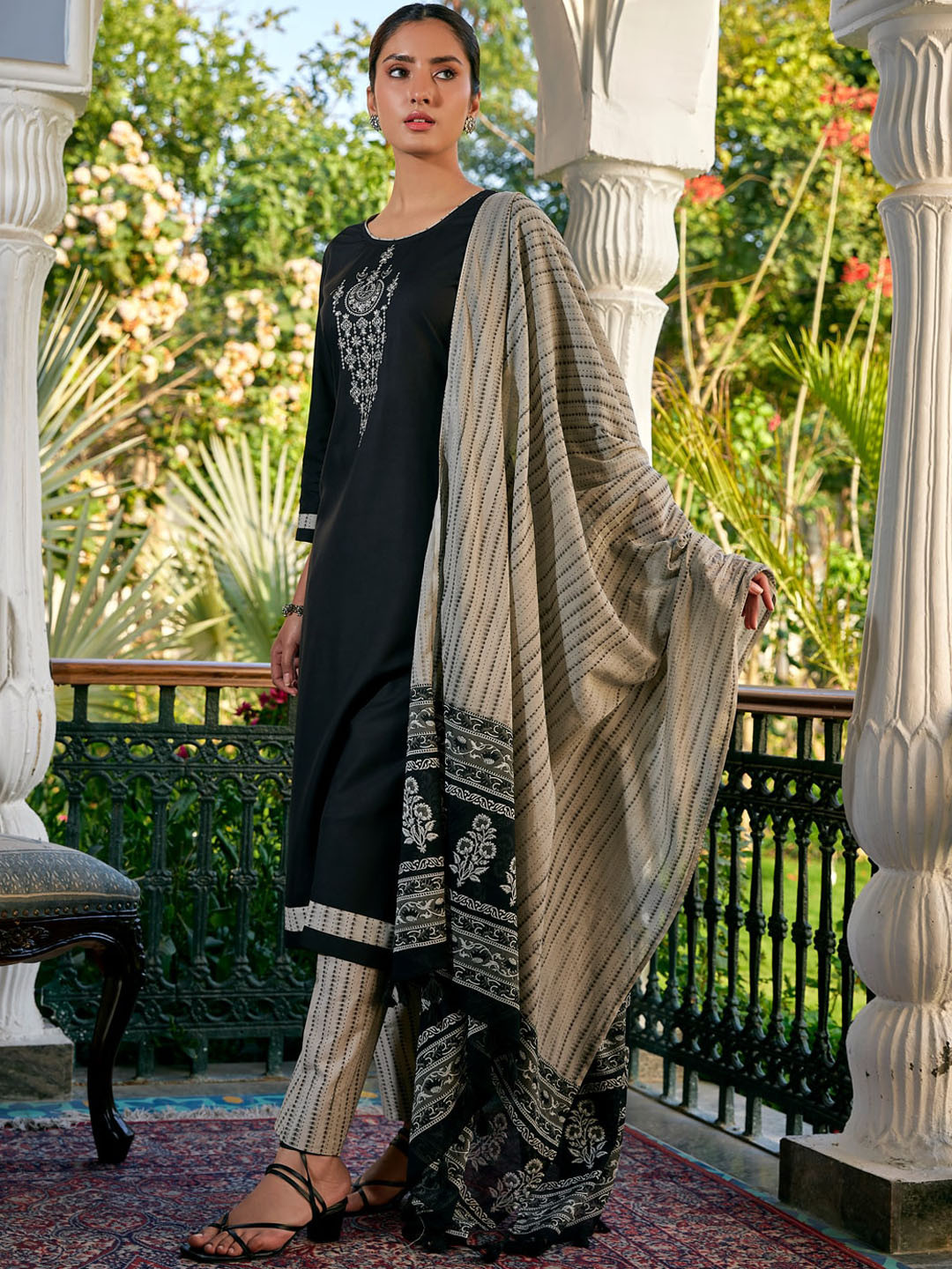 WOMEN PLUS Floral Yoke Design Thread Work Kurta With Trouser & Dupatta, Black
WOMEN PLUS Floral Yoke Design Thread Work Kurta With Trouser & Dupatta, Black