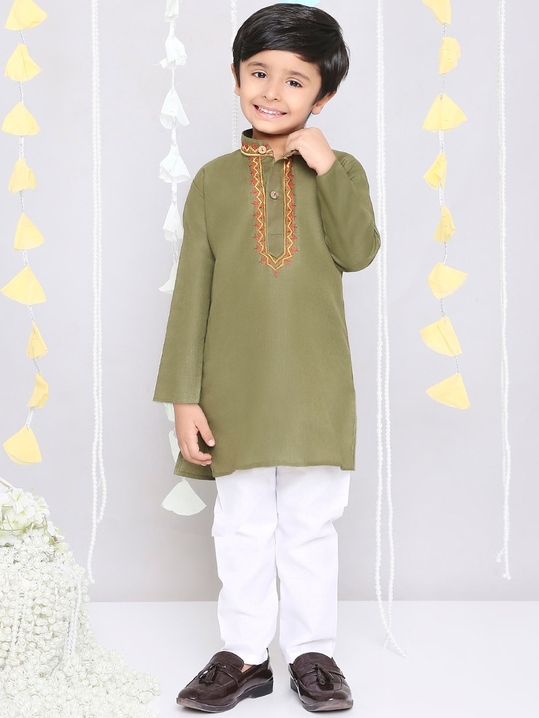 KID1 Boys Ethnic Motifs Embroidered Thread Work Pure Cotton Kurta With Pyjamas, Green
KID1 Boys Ethnic Motifs Embroidered Thread Work Pure Cotton Kurta With Pyjamas, Green