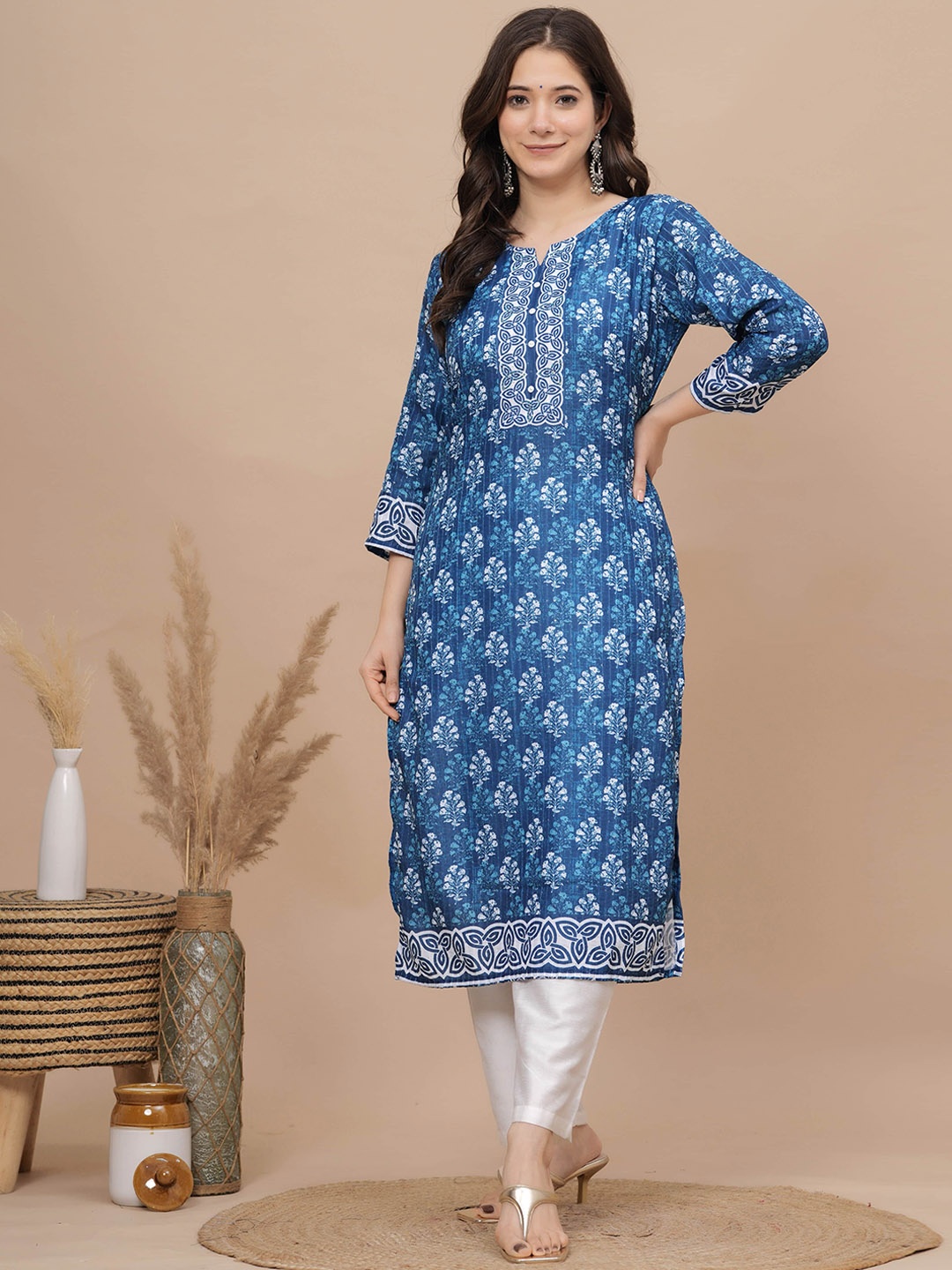 MissKurti Floral Printed Notched Neck Pure Silk Kurta with Trousers & With Dupatta, Blue
MissKurti Floral Printed Notched Neck Pure Silk Kurta with Trousers & With Dupatta, Blue