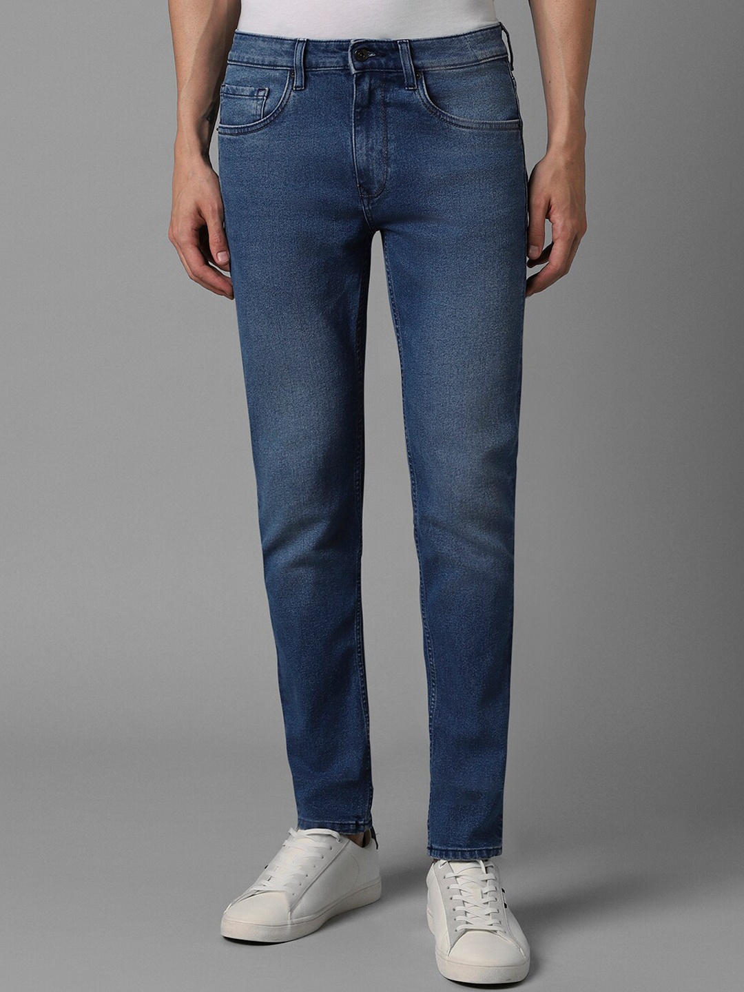 Louis Philippe Jeans Men Slim Fit Pure Cotton Light Fade Jeans, Navy blue
Louis Philippe Jeans Men Slim Fit Pure Cotton Light Fade Jeans, Navy blue