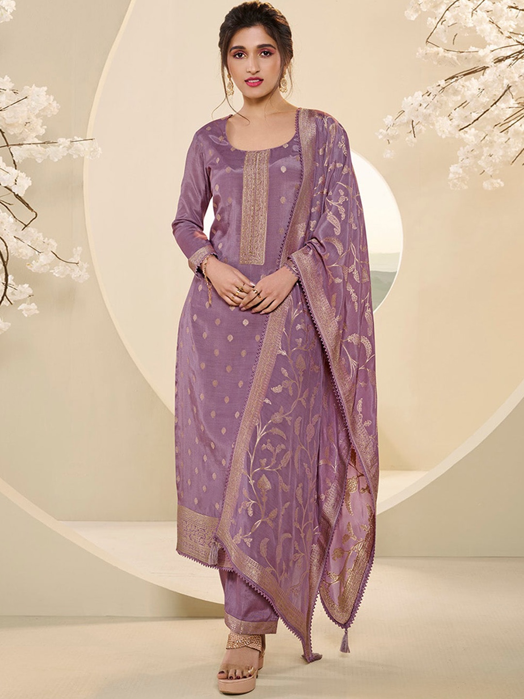 Seerat Ethnic Motifs Woven Design Regular Zardozi Kurta with Trousers & Dupatta, Lavender
Seerat Ethnic Motifs Woven Design Regular Zardozi Kurta with Trousers & Dupatta, Lavender