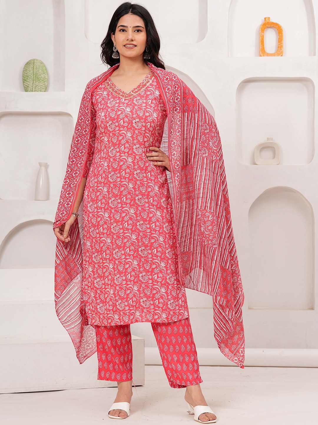 KALINI Ethnic Motifs Printed Regular Straight Kurta with Trousers & With Dupatta, Pink
KALINI Ethnic Motifs Printed Regular Straight Kurta with Trousers & With Dupatta, Pink