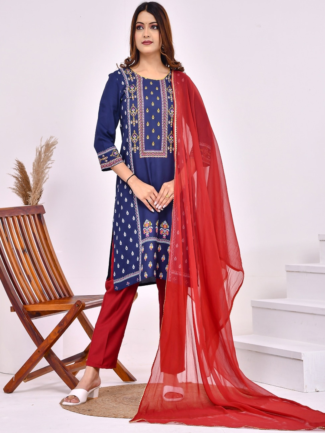 Aspriya Ethnic Motifs Printed Panelled Straight Kurta with Trousers & With Dupatta, Navy blue
Aspriya Ethnic Motifs Printed Panelled Straight Kurta with Trousers & With Dupatta, Navy blue