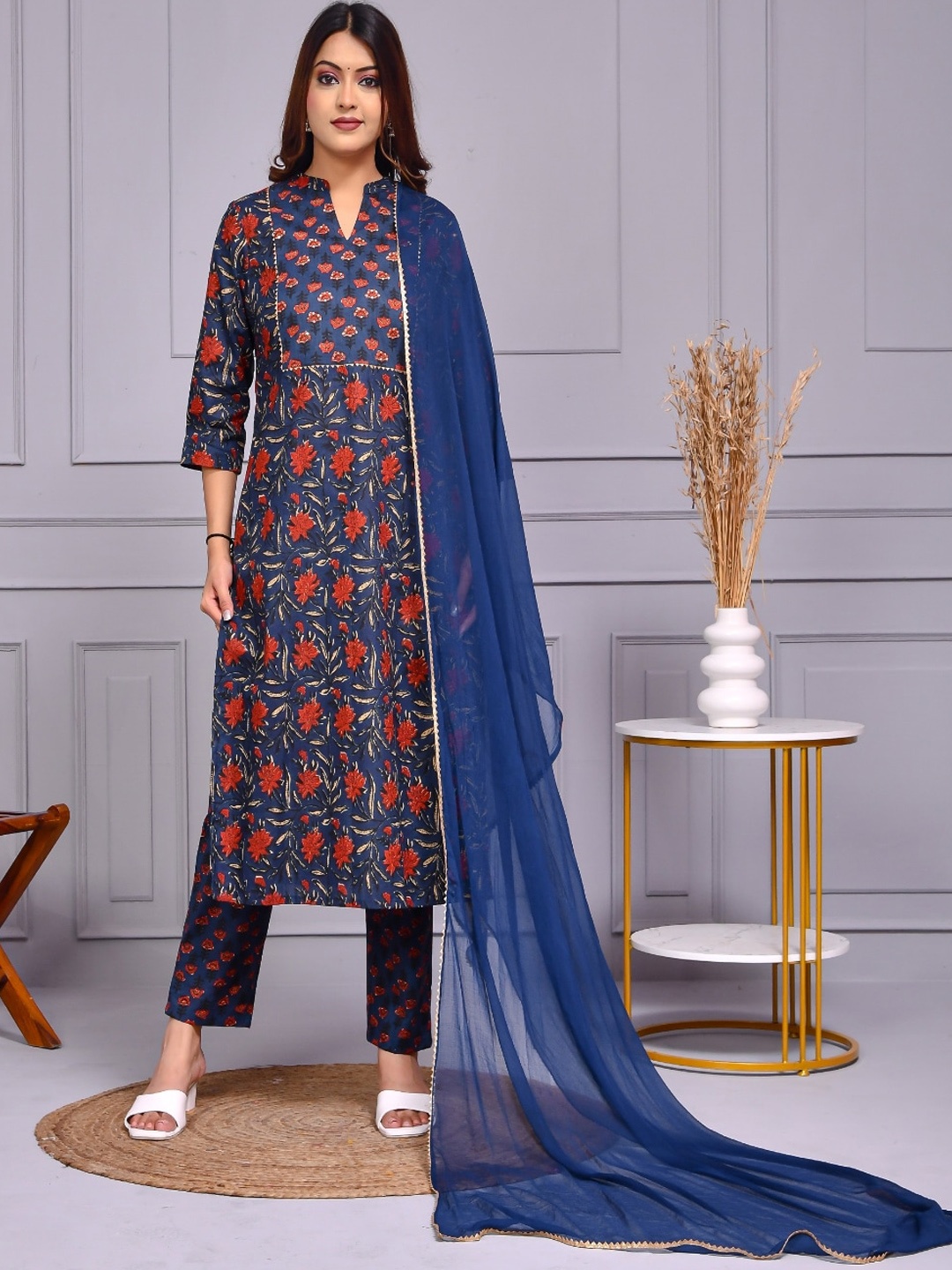 Aspriya Floral Printed Straight Gotta Patti Pure Cotton Kurta with Trousers & Dupatta, Navy blue
Aspriya Floral Printed Straight Gotta Patti Pure Cotton Kurta with Trousers & Dupatta, Navy blue