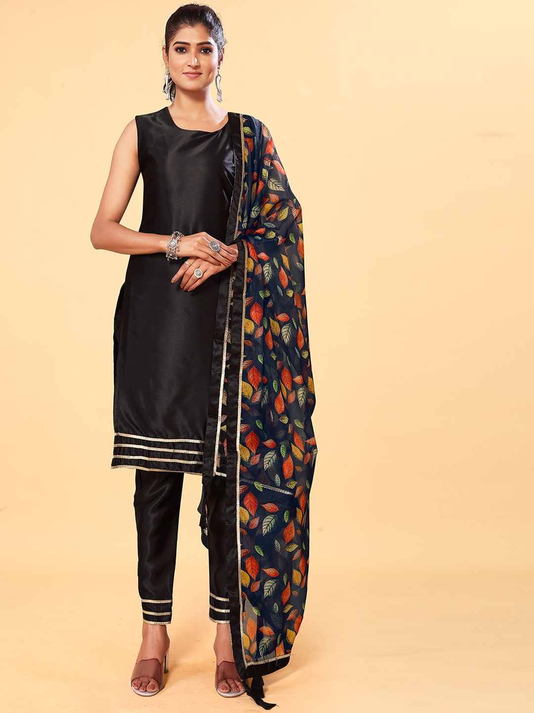 ODD BY chansi TRENDZ Sleeveless Gotta Patti Satin Kurta with Trousers & With Dupatta, Black
ODD BY chansi TRENDZ Sleeveless Gotta Patti Satin Kurta with Trousers & With Dupatta, Black