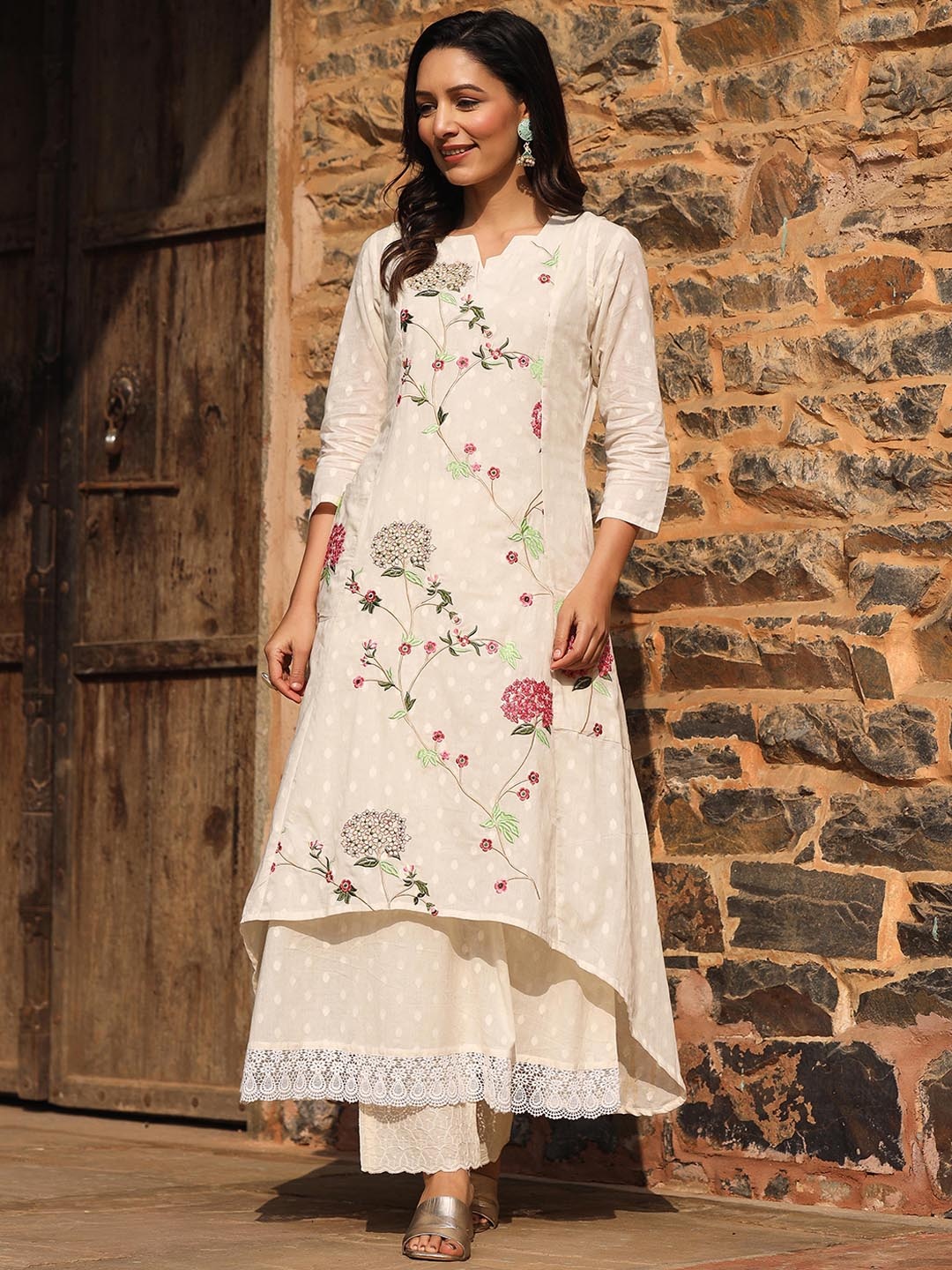 AMIRAS INDIAN ETHNIC WEAR Floral Printed High Low Thread Work A-Line Kurta, Off white
AMIRAS INDIAN ETHNIC WEAR Floral Printed High Low Thread Work A-Line Kurta, Off white