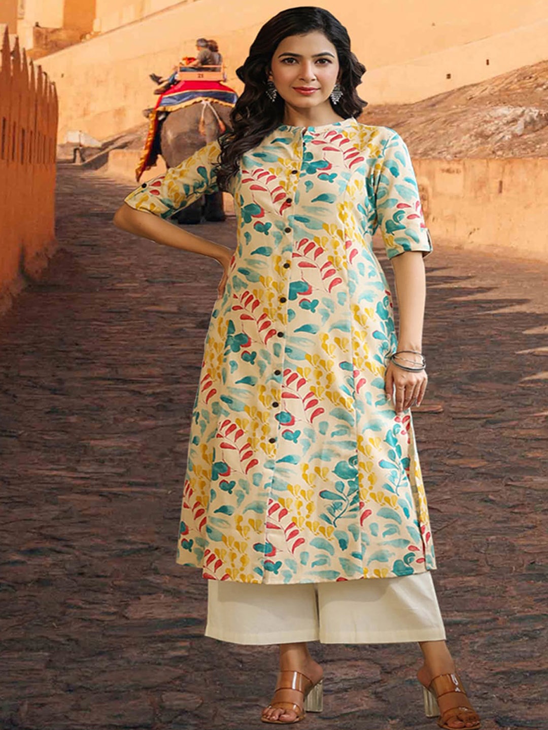 AMIRAS INDIAN ETHNIC WEAR Floral Printed Panelled Pure Cotton Kurta with Palazzos, Beige
AMIRAS INDIAN ETHNIC WEAR Floral Printed Panelled Pure Cotton Kurta with Palazzos, Beige