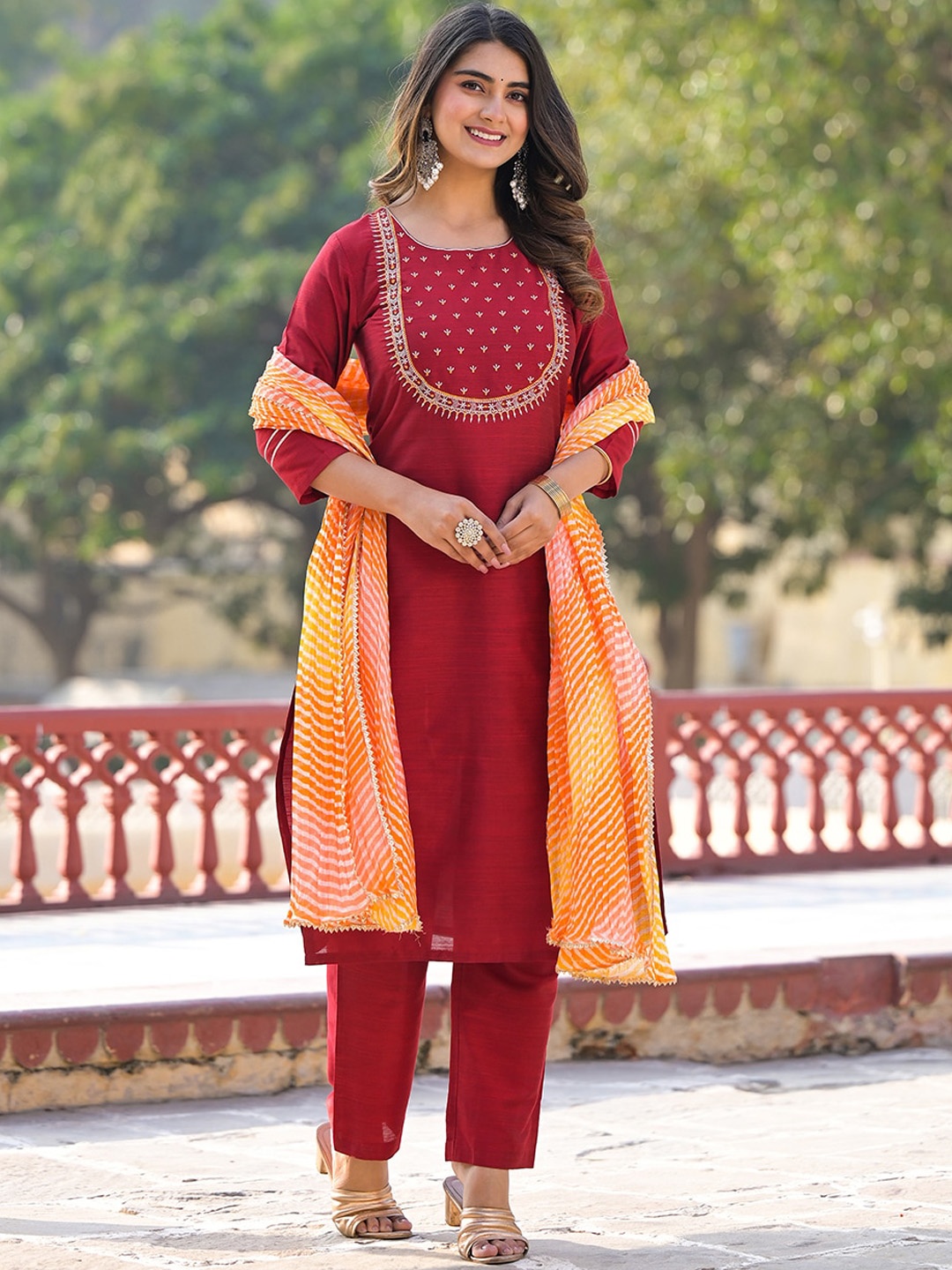 Varanga Ethnic Motifs Embroidered Regular Kurta with Trousers & With Dupatta, Maroon
Varanga Ethnic Motifs Embroidered Regular Kurta with Trousers & With Dupatta, Maroon