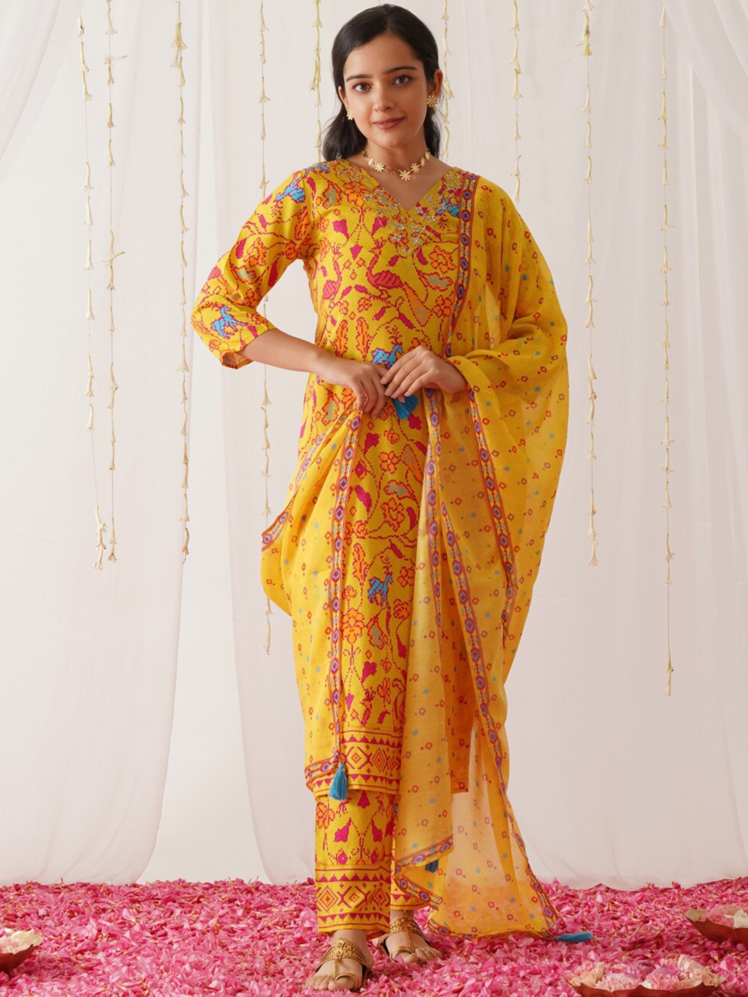 Rustorange V Neck Floral Printed Thread Work Straight Kurta with Trouser & Dupatta, Yellow
Rustorange V Neck Floral Printed Thread Work Straight Kurta with Trouser & Dupatta, Yellow
