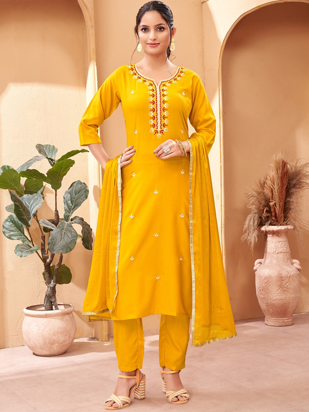 Growdamy Women Floral Embroidered Regular Thread Work Kurta with Trousers & With Dupatta, Yellow
Growdamy Women Floral Embroidered Regular Thread Work Kurta with Trousers & With Dupatta, Yellow