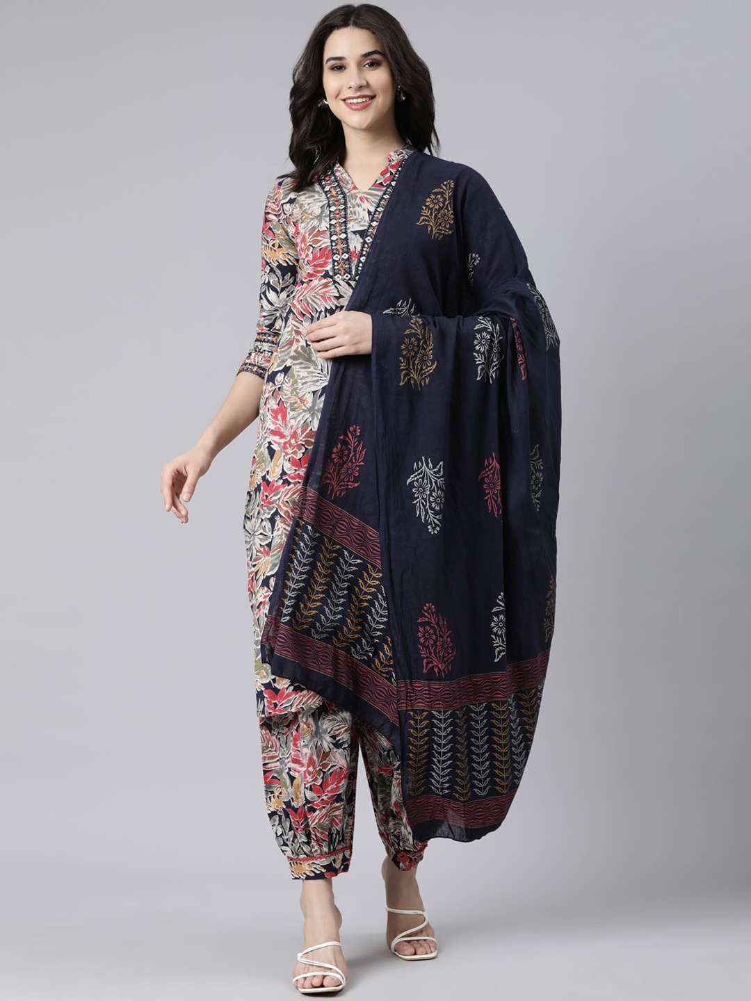 Neerus Floral Printed Regular Mirror Work Kurta with Salwar & With Dupatta, Navy blue
Neerus Floral Printed Regular Mirror Work Kurta with Salwar & With Dupatta, Navy blue