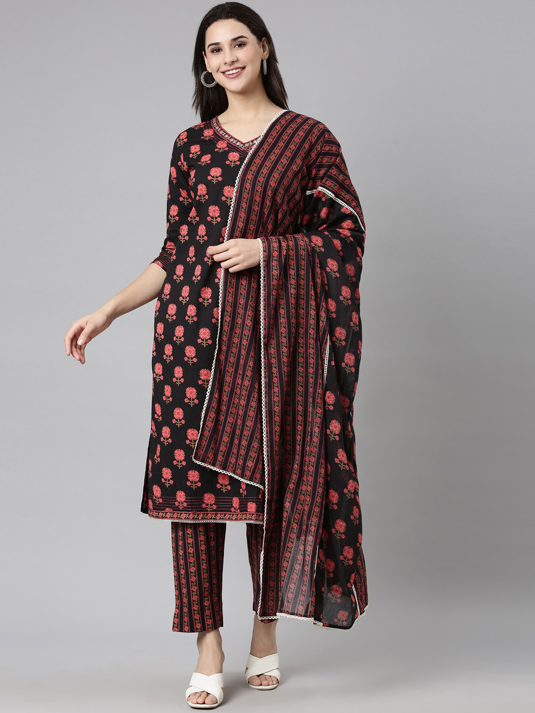 Neerus Floral Printed Regular Kurta With Trousers & Dupatta, Black 
Neerus Floral Printed Regular Kurta With Trousers & Dupatta, Black