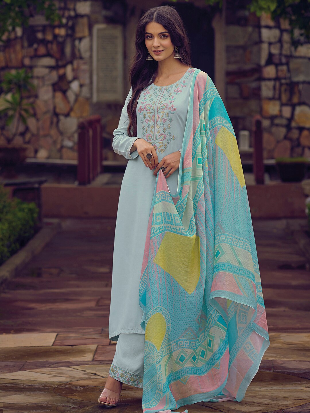 Stylee LIFESTYLE Floral Embroidered Pure Silk Unstitched Dress Material, Turquoise blue
Stylee LIFESTYLE Floral Embroidered Pure Silk Unstitched Dress Material, Turquoise blue