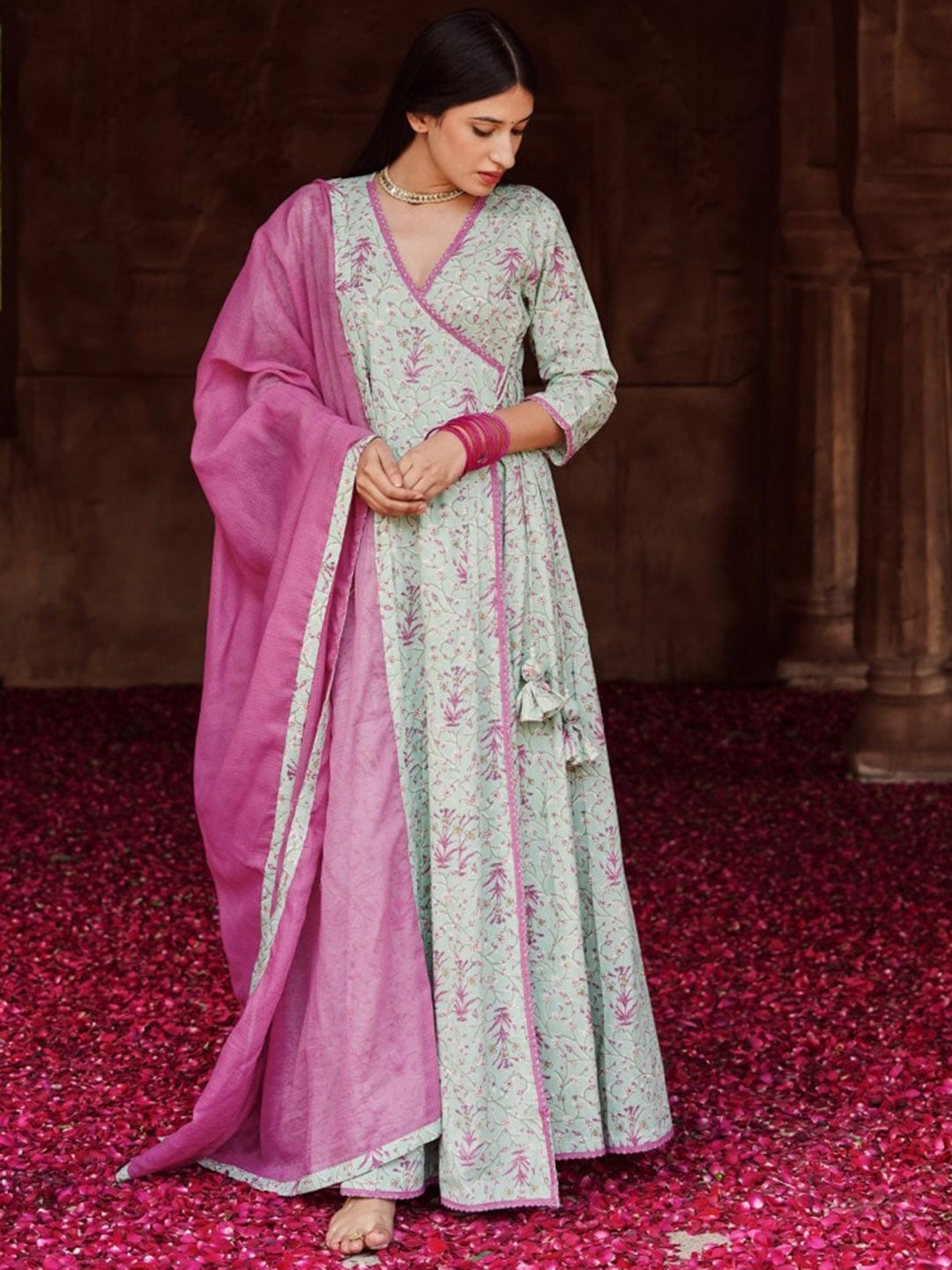 KARAJ JAIPUR Ethnic Motifs Printed Angrakha Pure Cotton Kurta & Trousers With Dupatta, Green
KARAJ JAIPUR Ethnic Motifs Printed Angrakha Pure Cotton Kurta & Trousers With Dupatta, Green