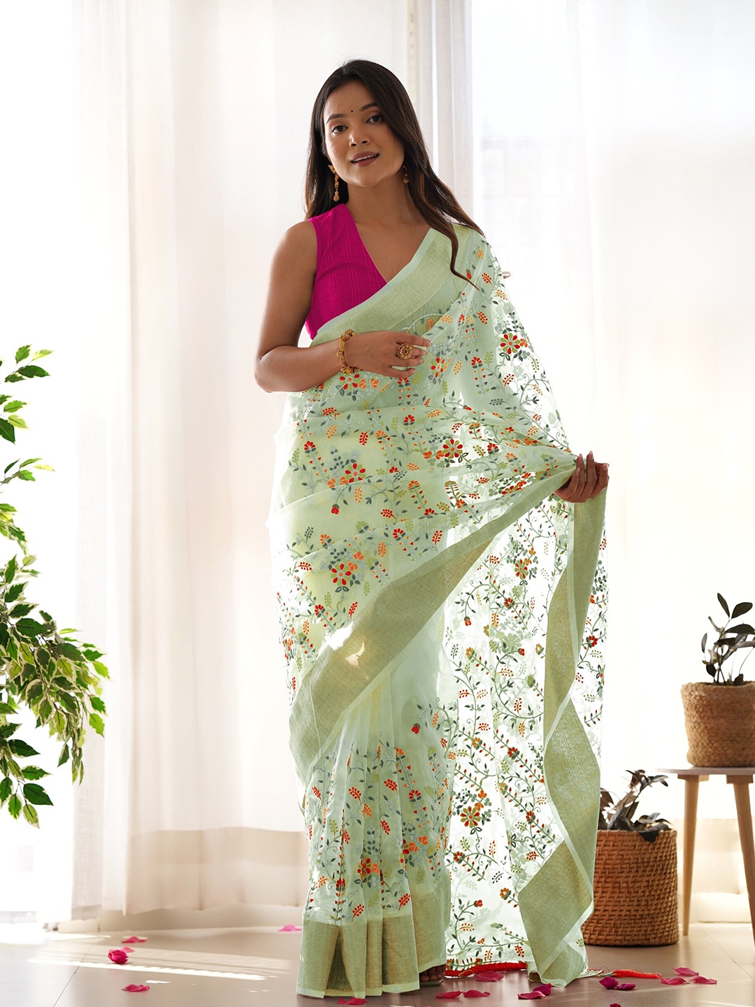 Celeb Styles Floral Embroidered Organza Saree Comes With A Blouse Piece, Green
Celeb Styles Floral Embroidered Organza Saree Comes With A Blouse Piece, Green