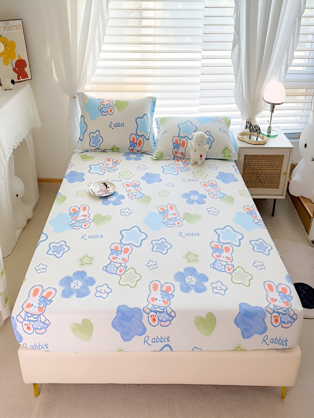 JC HOME Cream & Blue Graphic Cotton Fitted 230 TC King Bedsheet With 2 Pillow Covers
JC HOME Cream & Blue Graphic Cotton Fitted 230 TC King Bedsheet With 2 Pillow Covers