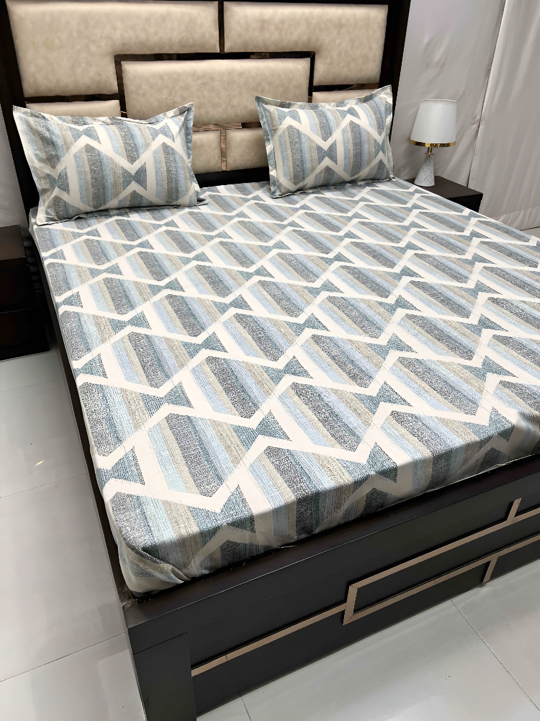 Pure Decor Green & White Geometric Cotton 250 TC Queen Bedsheet with 2 Pillow Covers
Pure Decor Green & White Geometric Cotton 250 TC Queen Bedsheet with 2 Pillow Covers