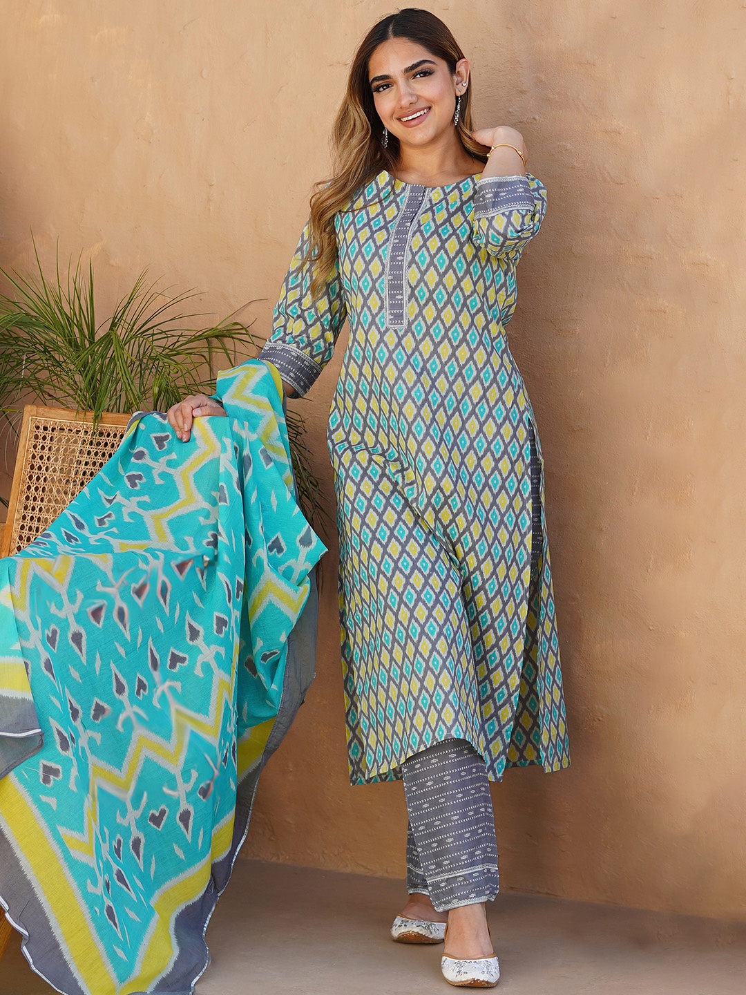 Libas Geometric Printed Regular Gotta Patti Pure Cotton Kurta With Trousers & Dupatta, Grey
Libas Geometric Printed Regular Gotta Patti Pure Cotton Kurta With Trousers & Dupatta, Grey