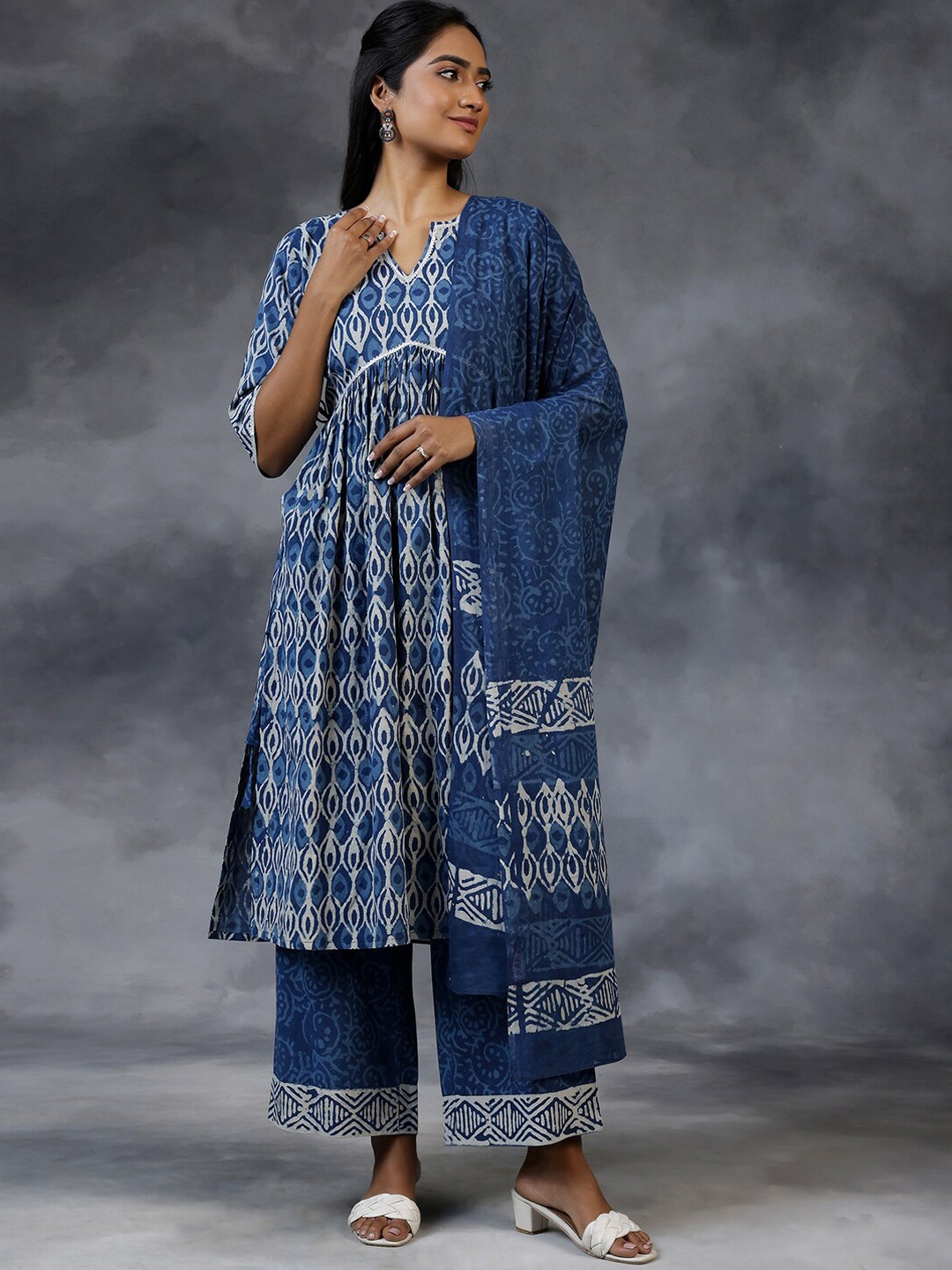 Libas Ethnic Motifs Printed Regular Gotta Patti Pure Cotton Kurta With Palazzos & Dupatta, Blue
Libas Ethnic Motifs Printed Regular Gotta Patti Pure Cotton Kurta With Palazzos & Dupatta, Blue