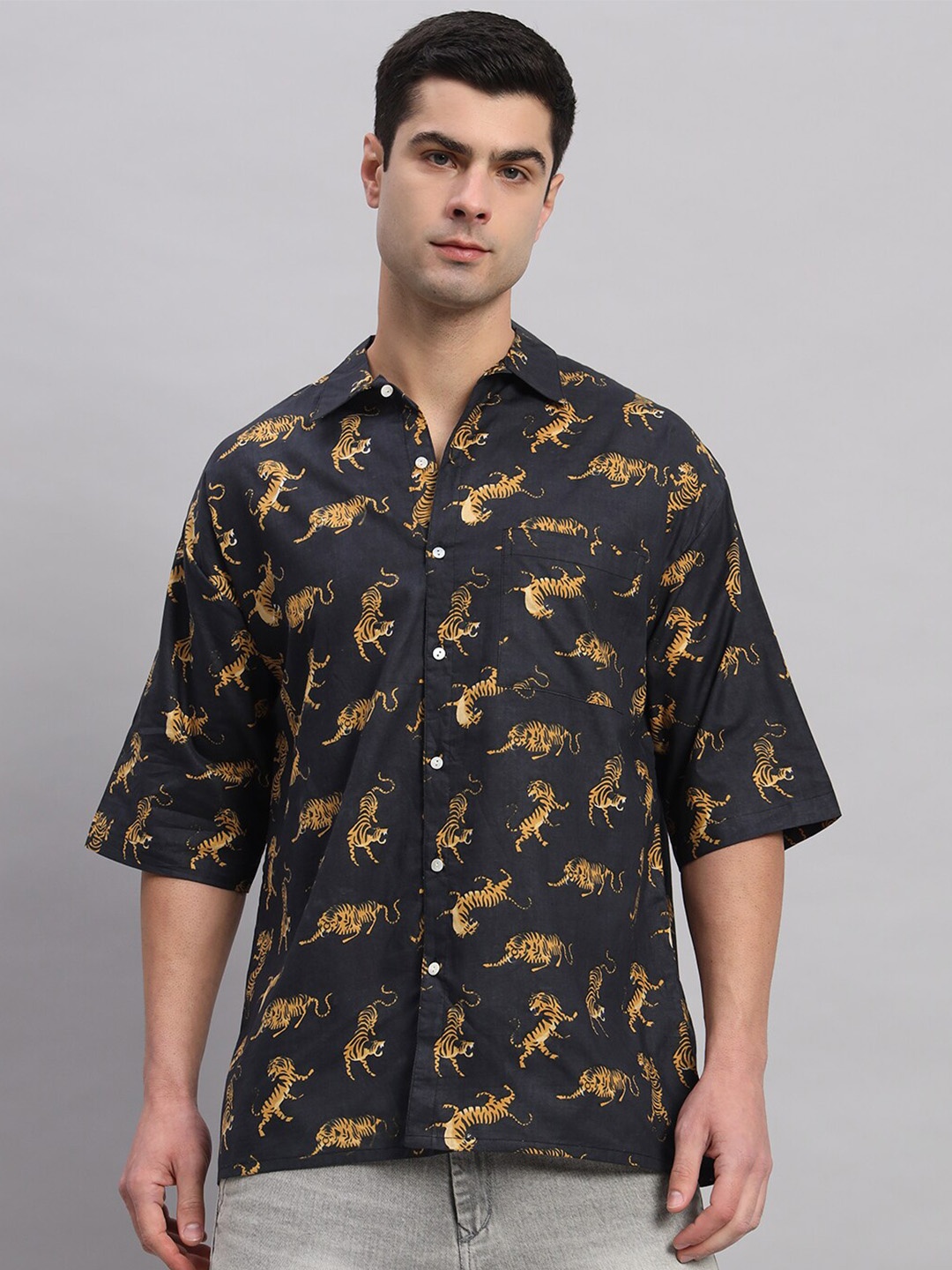 HANDICRAFT PALACE Comfort Conversational Printed Oversized Pure Cotton Casual Shirt, Black
HANDICRAFT PALACE Comfort Conversational Printed Oversized Pure Cotton Casual Shirt, Black