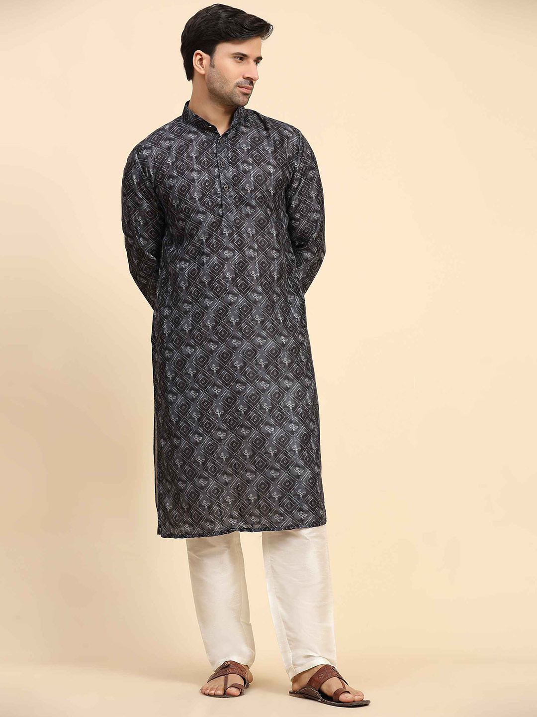 Koshin Bandhani Printed Mandarin Collar Straight Cotton Silk Kurta with Pyjamas, Black
Koshin Bandhani Printed Mandarin Collar Straight Cotton Silk Kurta with Pyjamas, Black