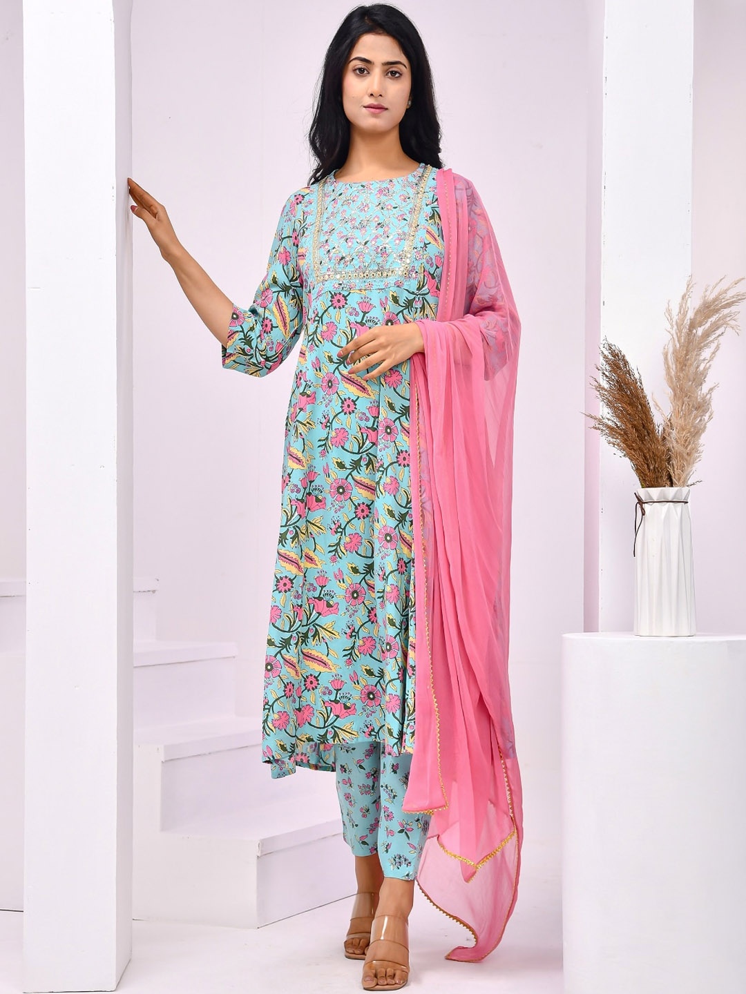 Aspriya Floral Printed Regular Mirror Work Kurta With Trousers & Dupatta, Turquoise blue
Aspriya Floral Printed Regular Mirror Work Kurta With Trousers & Dupatta, Turquoise blue