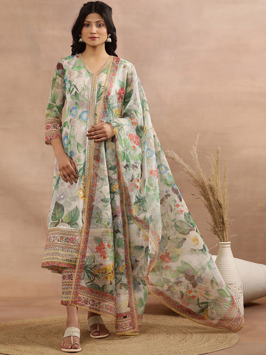 WISHFUL Floral Printed Gotta Patti Organza Anarkali Kurta With Trousers & Dupatta, Off white
WISHFUL Floral Printed Gotta Patti Organza Anarkali Kurta With Trousers & Dupatta, Off white