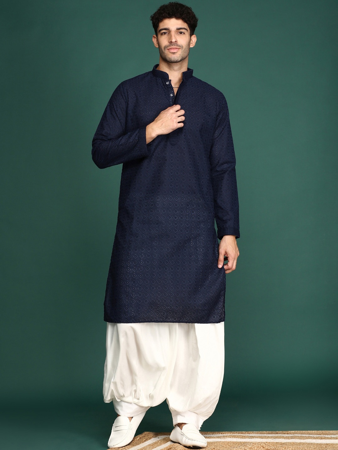 Anouk Blue Ethnic Motifs Embroidered Mandarin Collar Chikankari Cotton Straight Kurta
Anouk Blue Ethnic Motifs Embroidered Mandarin Collar Chikankari Cotton Straight Kurta
