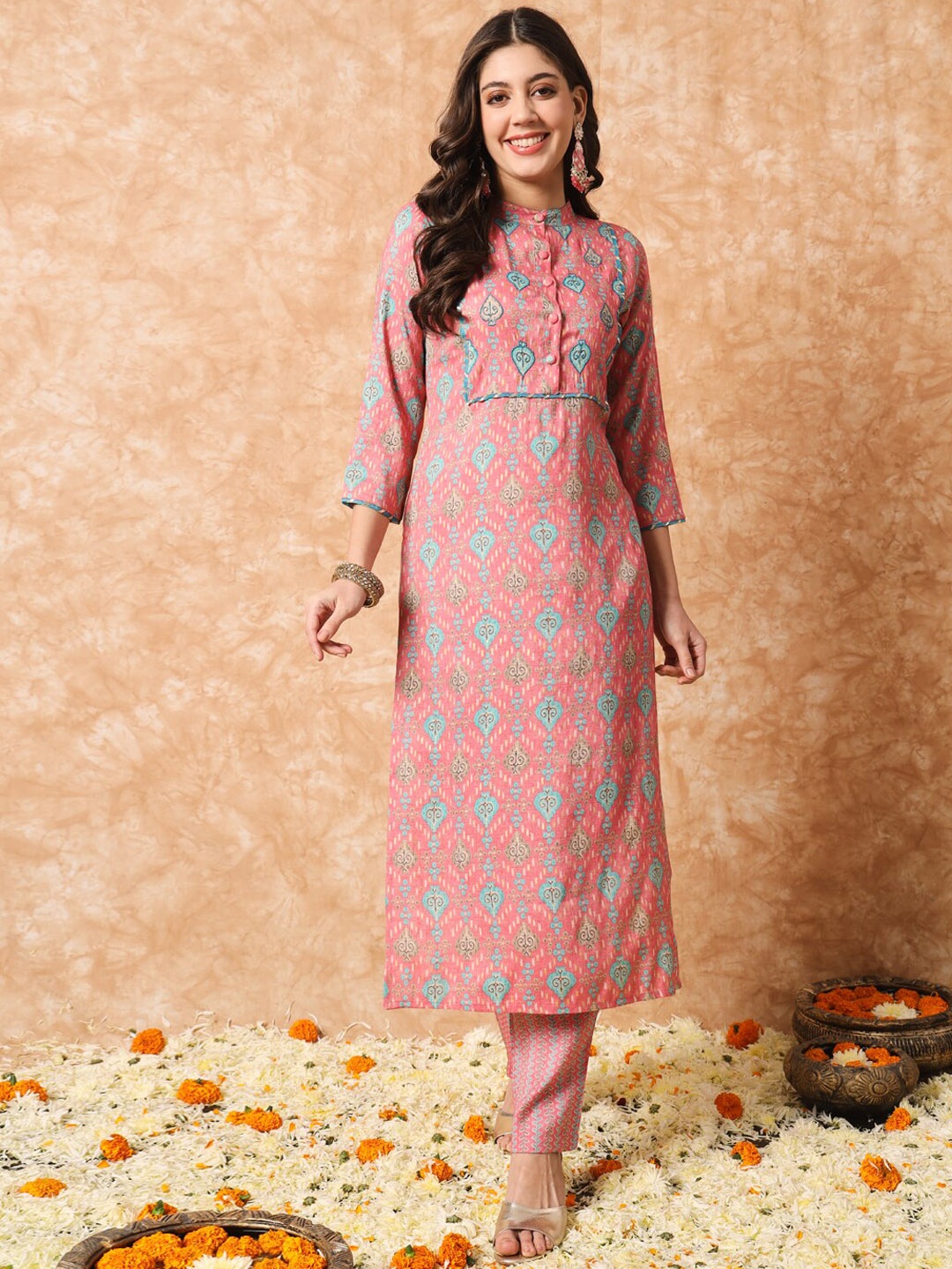 Meeranshi Ethnic Motifs Printed Mandarin Collar Thread Work Straight Kurta with Trousers, Pink
Meeranshi Ethnic Motifs Printed Mandarin Collar Thread Work Straight Kurta with Trousers, Pink