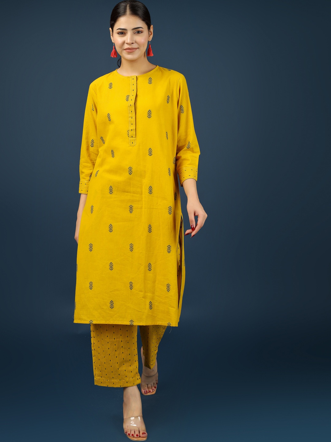 HUE & HIDE Round Neck Ethnic Motifs Printed Regular Pure Cotton Kurta with Trousers, Yellow
HUE & HIDE Round Neck Ethnic Motifs Printed Regular Pure Cotton Kurta with Trousers, Yellow