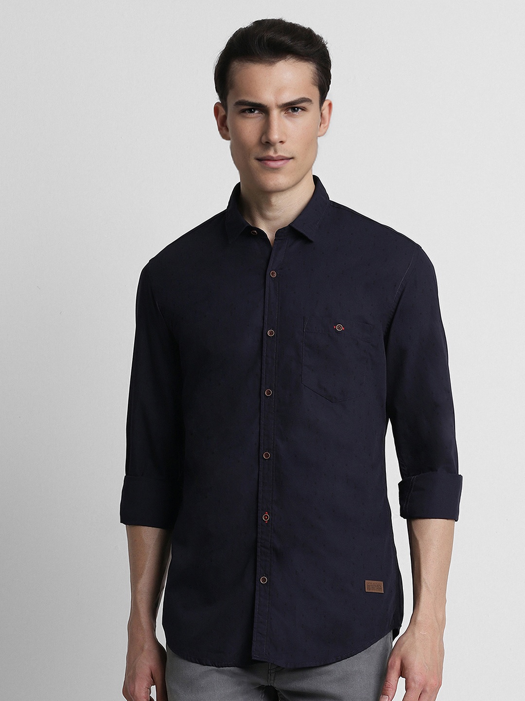 Peter England Casuals Slim Fit Abstract Printed Cotton Casual Shirt, Navy blue
Peter England Casuals Slim Fit Abstract Printed Cotton Casual Shirt, Navy blue