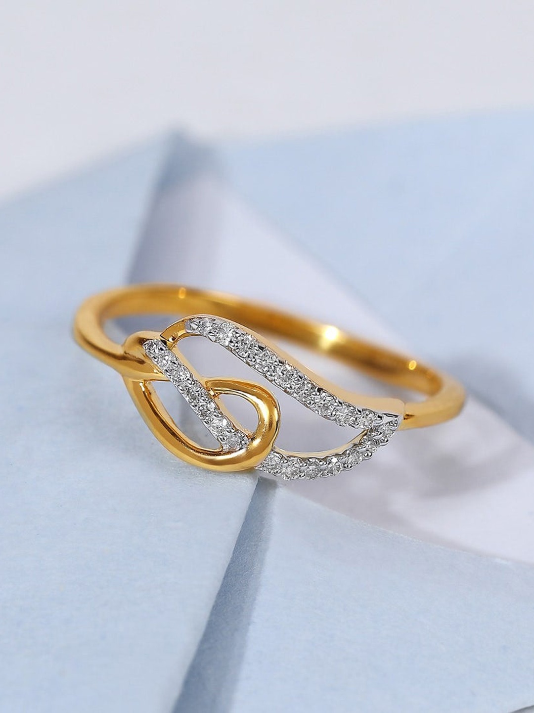 CANDERE A KALYAN JEWELLERS COMPANY BIS Hallmark 18KT Gold Diamond Finger Ring-2.23gm
CANDERE A KALYAN JEWELLERS COMPANY BIS Hallmark 18KT Gold Diamond Finger Ring-2.23gm