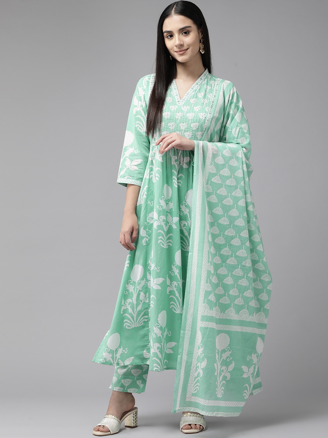 Cayman Women Floral Printed Sequinned Pure Cotton Kurta with Trousers & With Dupatta, Green
Cayman Women Floral Printed Sequinned Pure Cotton Kurta with Trousers & With Dupatta, Green