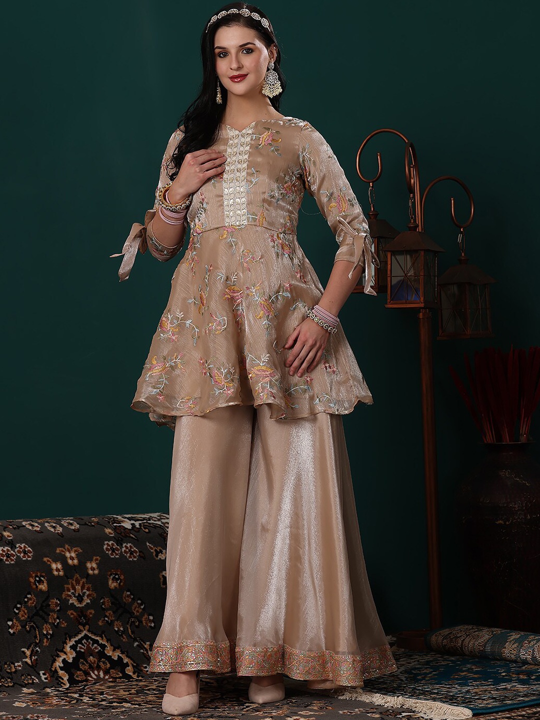 Ethnovog Floral Embroidered Regular Thread Work A-Line Kurti with Palazzos & Dupatta, Peach
Ethnovog Floral Embroidered Regular Thread Work A-Line Kurti with Palazzos & Dupatta, Peach
