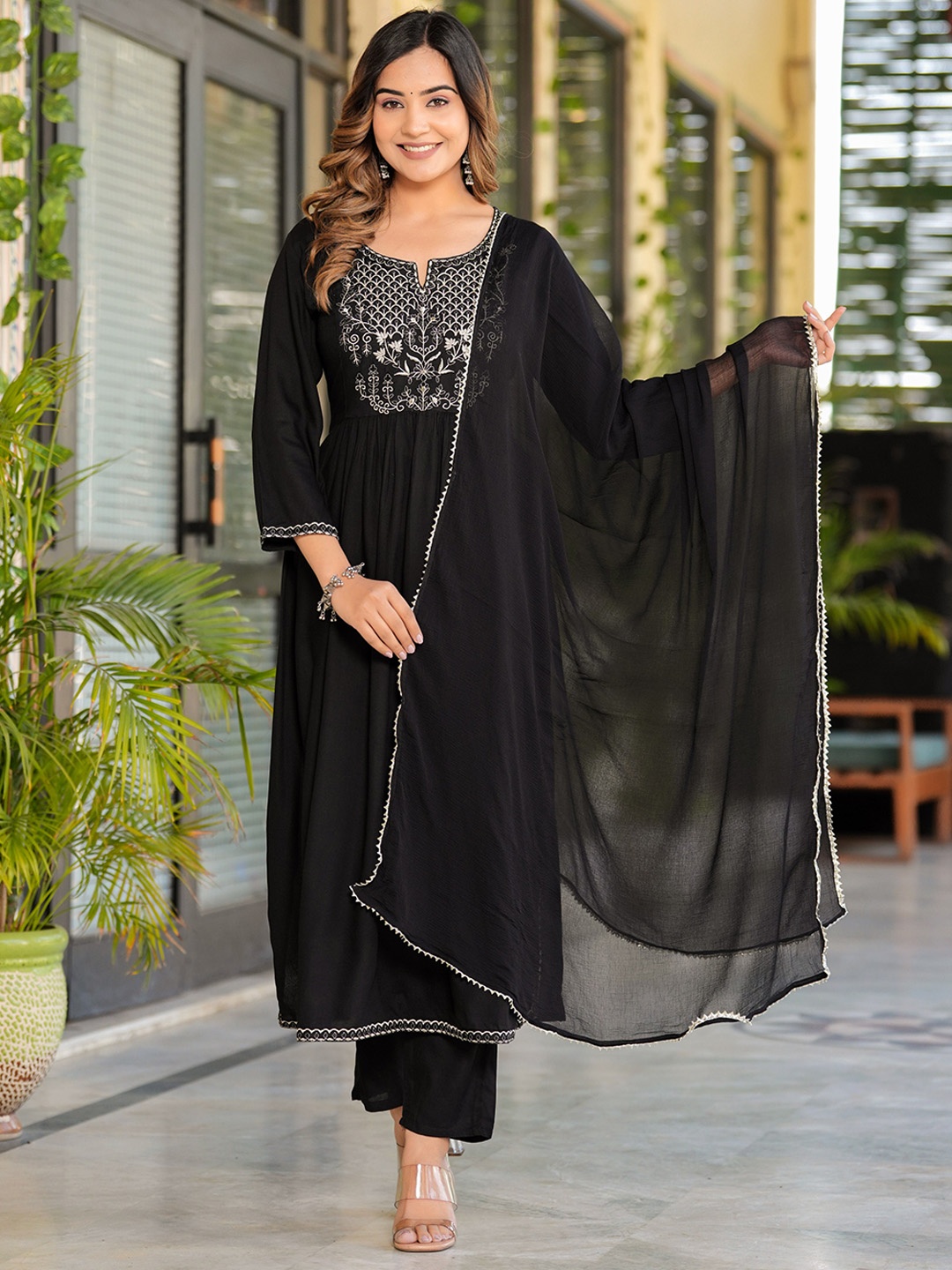 Chandbaali Floral Yoke Design Regular Thread Work Kurta With Trousers & Dupatta, Black
Chandbaali Floral Yoke Design Regular Thread Work Kurta With Trousers & Dupatta, Black