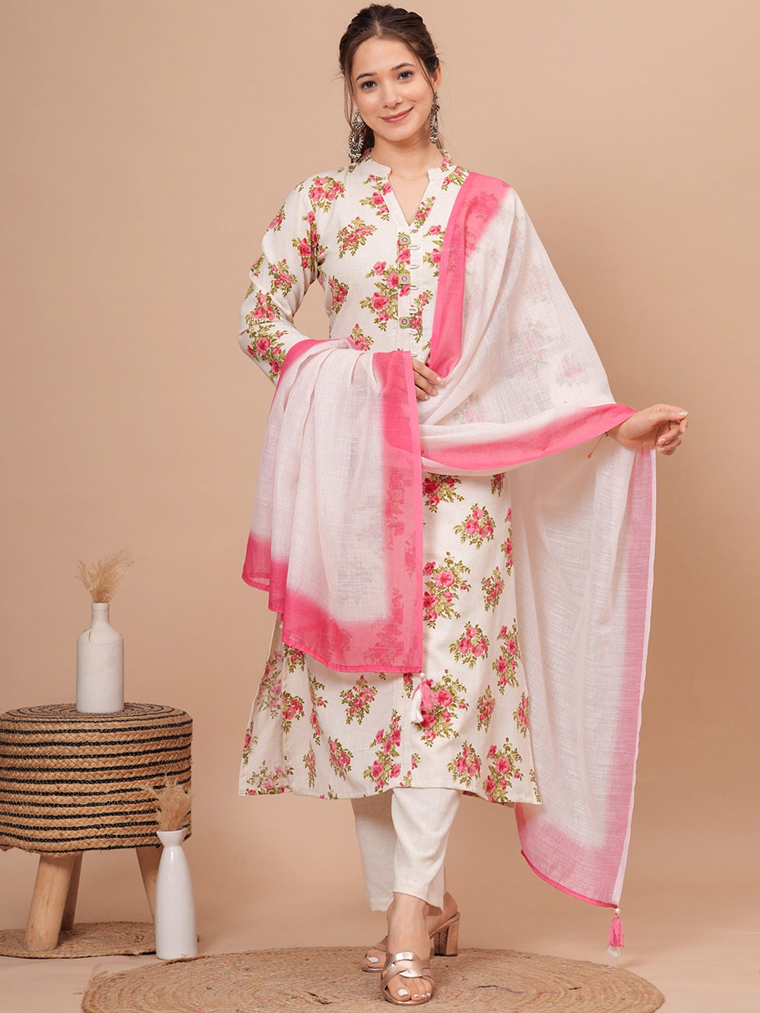 MissKurti Floral Printed Regular Thread Work Pure Cotton Kurta with Palazzos & Dupatta, Peach
MissKurti Floral Printed Regular Thread Work Pure Cotton Kurta with Palazzos & Dupatta, Peach