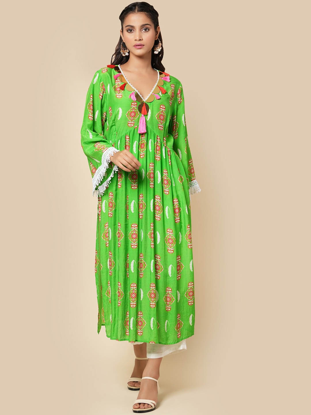 YELLOW PARROT Ethnic Motifs Printed Thread Work Naira Cut Empire Straight Kurta, Green
YELLOW PARROT Ethnic Motifs Printed Thread Work Naira Cut Empire Straight Kurta, Green