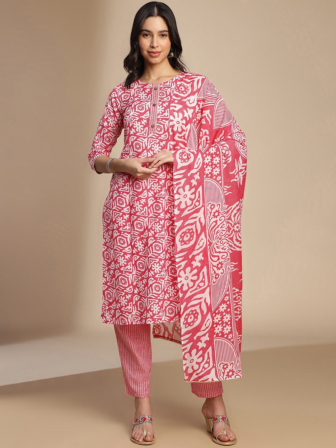 SKYLEE Floral Printed Regular Gotta Patti Kurta with Palazzos & With Dupatta, Pink
SKYLEE Floral Printed Regular Gotta Patti Kurta with Palazzos & With Dupatta, Pink