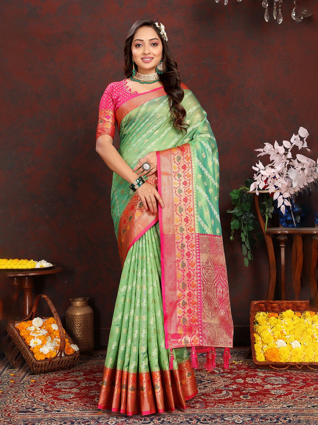 ZIBLON Ethnic Motifs Woven Design Zari Pure Silk Kanjeevaram Saree With Tassels, Green
ZIBLON Ethnic Motifs Woven Design Zari Pure Silk Kanjeevaram Saree With Tassels, Green