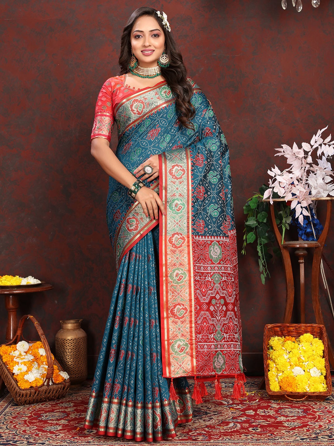 ZIBLON Ethnic Motifs Woven Design Zari Pure Silk Kanjeevaram Saree With Tassels, Blue
ZIBLON Ethnic Motifs Woven Design Zari Pure Silk Kanjeevaram Saree With Tassels, Blue