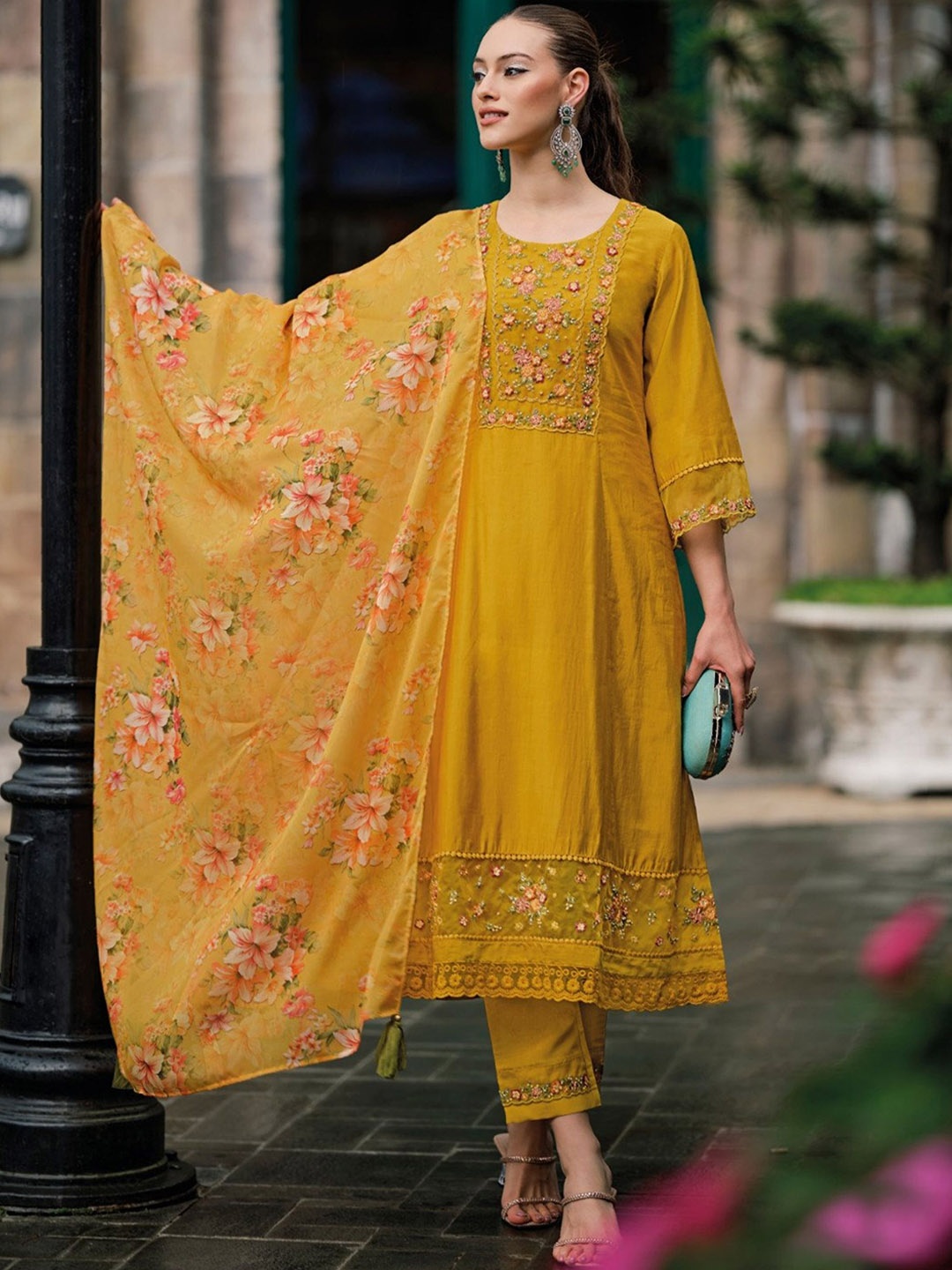 NIZA FASHION Women Ethnic Motifs Yoke Design Regular Thread Work Kurta with Trousers & With Dupatta, Yellow
NIZA FASHION Women Ethnic Motifs Yoke Design Regular Thread Work Kurta with Trousers & With Dupatta, Yellow
