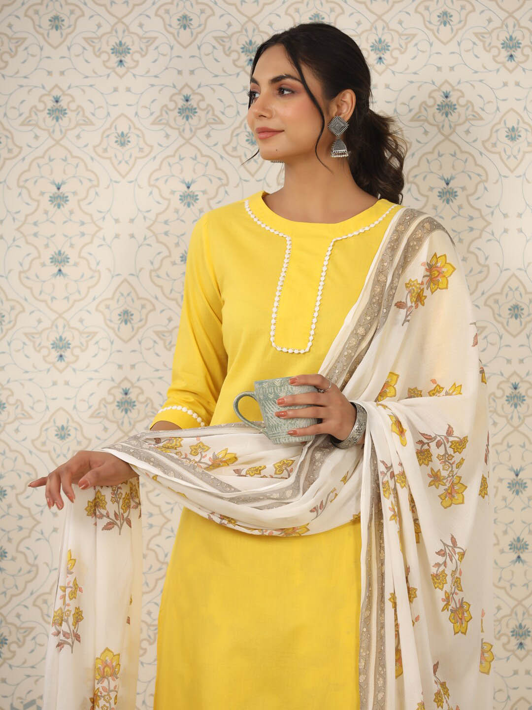 Ode by House of Pataudi Round Neck Floral Regular Thread Work Pure Cotton Kurta Set, Yellow
Ode by House of Pataudi Round Neck Floral Regular Thread Work Pure Cotton Kurta Set, Yellow