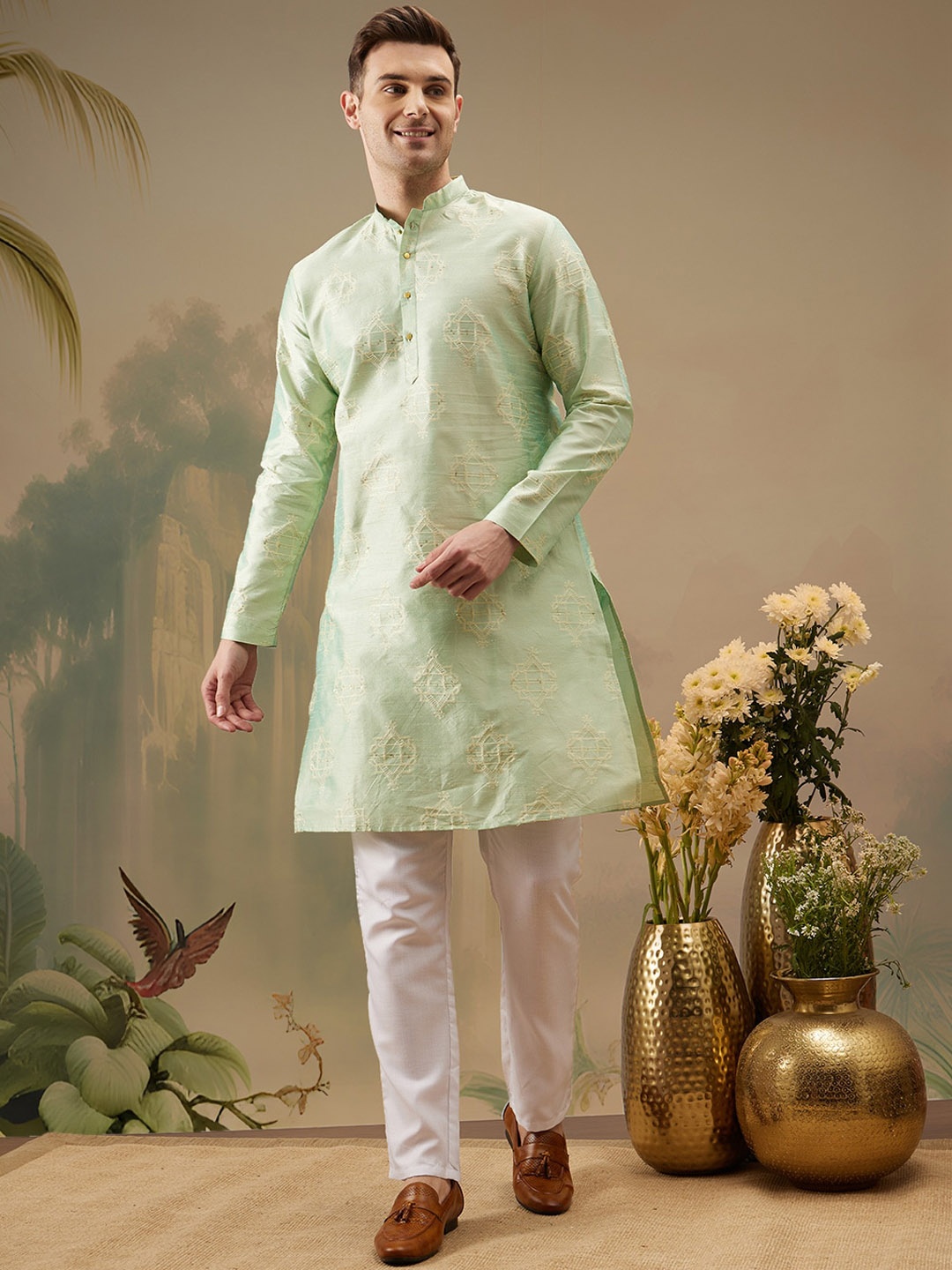 ATRAENTA Ethnic Motifs Embroidered Mandarin Collar Sequined Straight Kurta, Green
ATRAENTA Ethnic Motifs Embroidered Mandarin Collar Sequined Straight Kurta, Green